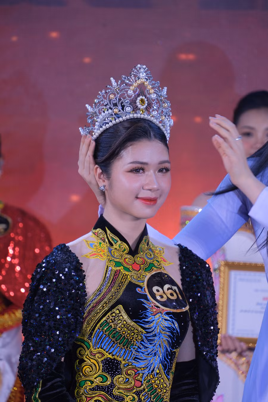 Vẻ đẹp của Hoa khôi Gia Định Nguyễn Thị Hằng.