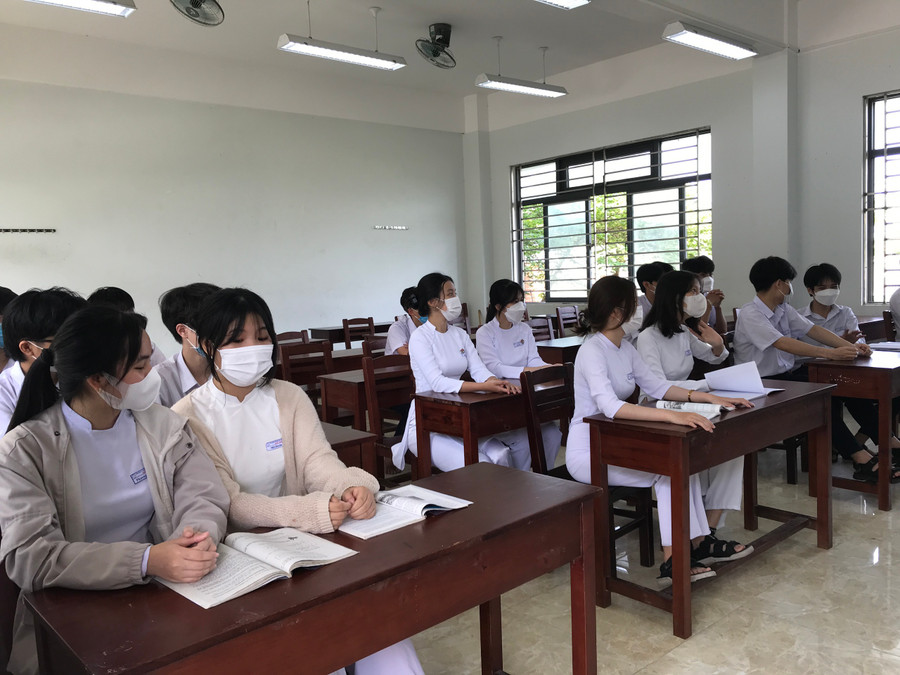 Học sinh trong giờ ôn tập. Ảnh tư liệu Hoàng Vinh. 