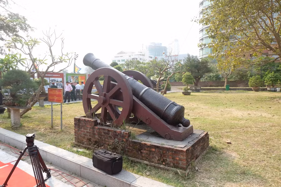 Một khẩu súng thần công tại Thành Điện Hải. 