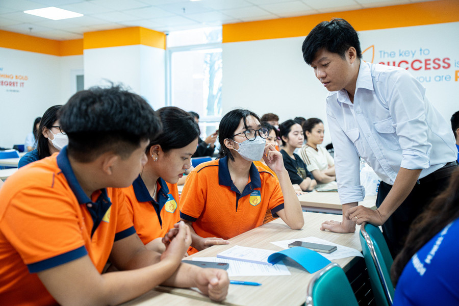Trước khi tham gia chương trình, sinh viên ngành Thú y đã tham gia buổi tập huấn để trang bị các kỹ năng cần thiết. (Ảnh: HUTECH) Trước khi tham gia chương trình, sinh viên ngành Thú y đã tham gia buổi tập huấn để trang bị các kỹ năng cần thiết. (Ảnh: HUTECH)