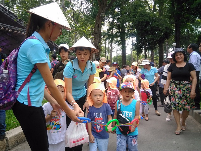 Các học sinh trường mầm non Kids House, huyện Nhà Bè, TPHCM được đi trải nghiệm và tham quan tại Festival Hoa lan.