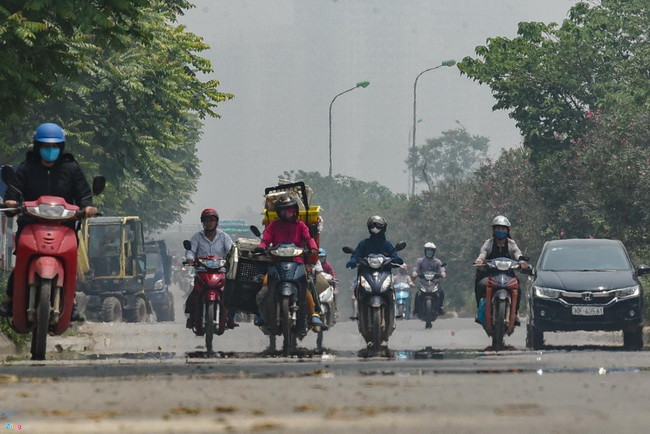 Với nhiệt độ cao nhất lên đến 43,4 độ C, mức nhiệt này phá vỡ mọi kỷ lục trước đây từng được ghi nhận tại Việt Nam. Ảnh: Zing Với nhiệt độ cao nhất lên đến 43,4 độ C, mức nhiệt này phá vỡ mọi kỷ lục trước đây từng được ghi nhận tại Việt Nam. Ảnh: Zing