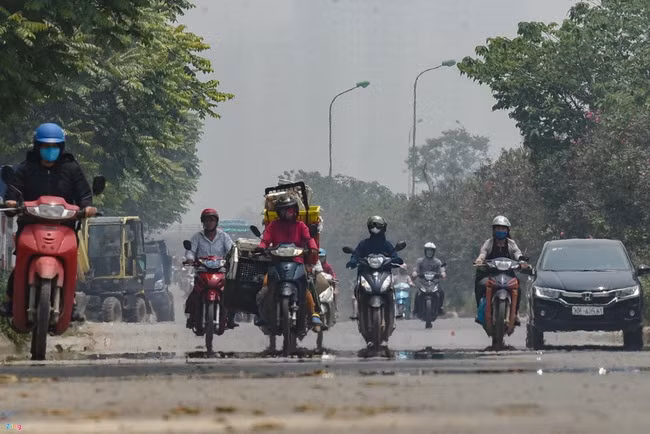 Với nhiệt độ cao nhất lên đến 43,4 độ C, mức nhiệt này phá vỡ mọi kỷ lục trước đây từng được ghi nhận tại Việt Nam. Ảnh: Zing