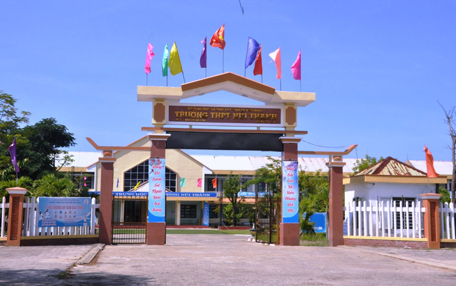 Tuyển sinh vào lớp 10 công lập không chuyên năm học 2024 - 2025 vẫn theo phương thức xét tuyển. Tuyển sinh vào lớp 10 công lập không chuyên năm học 2024 - 2025 vẫn theo phương thức xét tuyển.