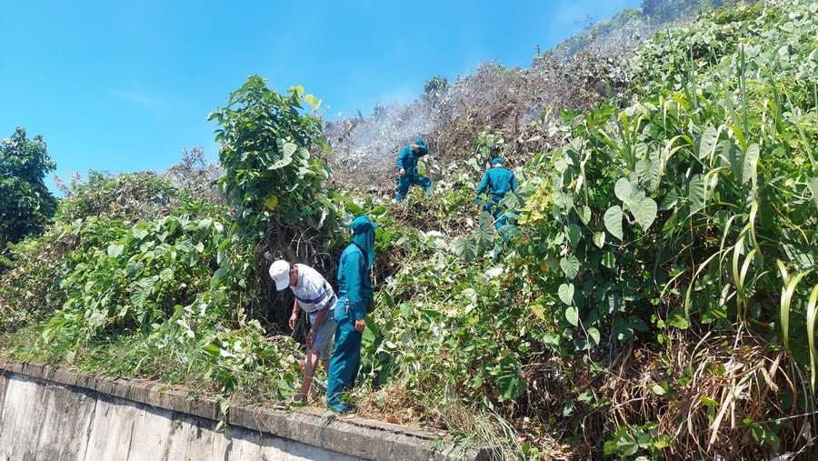 Đám cháy cơ bản được khống chế. (Ảnh: Công an Đà Nẵng) Đám cháy cơ bản được khống chế. (Ảnh: Công an Đà Nẵng)