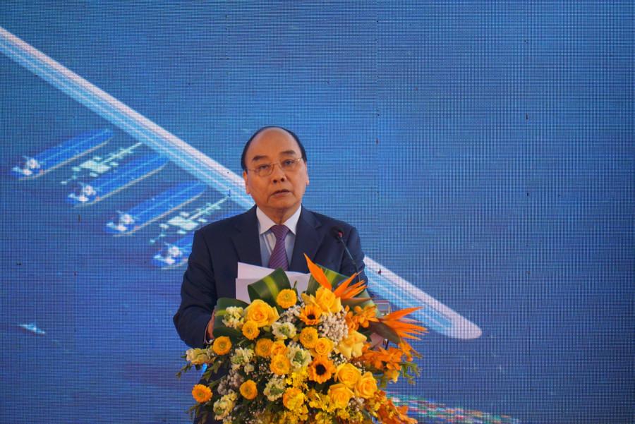 Chủ tịch nước Nguyễn Xuân Phúc phát biểu chỉ đạo tại lễ khởi công. Chủ tịch nước Nguyễn Xuân Phúc phát biểu chỉ đạo tại lễ khởi công.