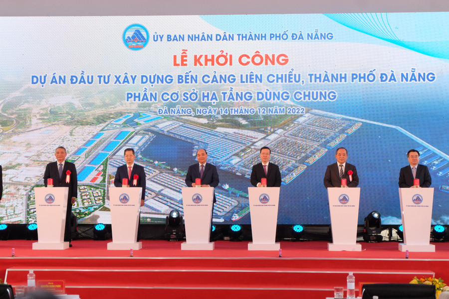 Chủ tịch nước và các lãnh đạo Ban ngành nhấn nút khởi công. Chủ tịch nước và các lãnh đạo Ban ngành nhấn nút khởi công.