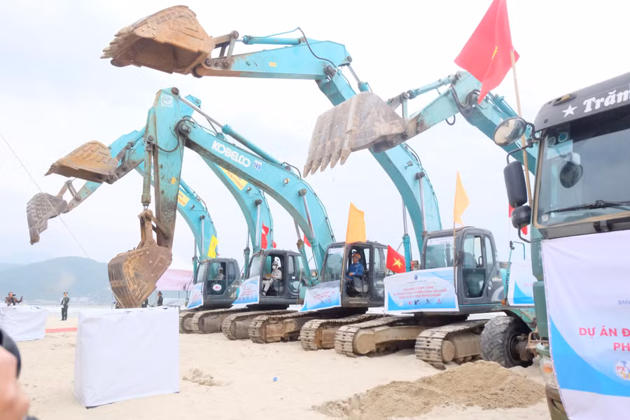 Các trang thiết bị thực hiện nghi thức khởi công.