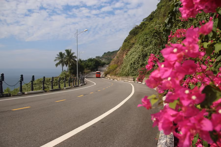 Đường lên Bán đảo Sơn Trà.