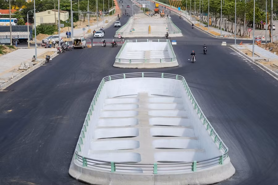 Tại buổi kiểm tra dự án vào ngày 21/2, ông Nguyễn Văn Quảng - Bí thư Thành ủy Đà Nẵng chỉ đạo, trước mắt, tập trung mọi nguồn lực thi công để đến 28/2 hoàn thành cơ bản các hạng mục liên quan, theo đó đúng này 29/3 khánh thành đưa vào sử dụng tổng thể dự án này.