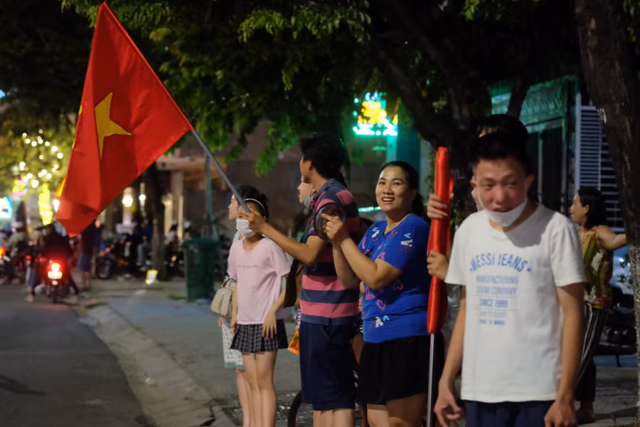 Muôn kiểu mừng U23 Việt Nam vô địch SEA Games 31 có ‘1-0-2’ của người dân Đà Nẵng ảnh 15