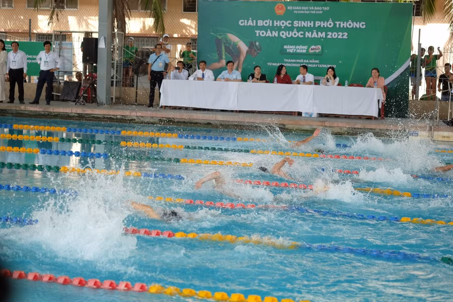 Giải Bơi học sinh phổ thông toàn quốc năm 2022 được tổ chức với quy mô lớn, diễn ra từ ngày 8/6 đến 13/6 với sự tham gia của 700 vận động viên học sinh đến từ 26 tỉnh thành trên cả nước.