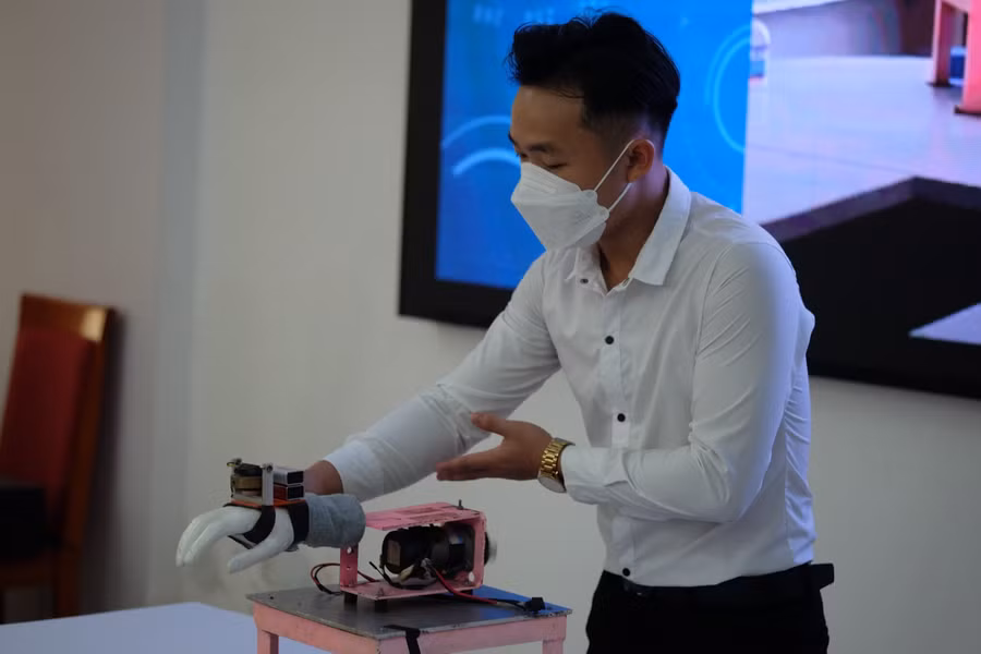 Đề tài Muỗng tự ổn định cho người mắc bệnh parkinson.