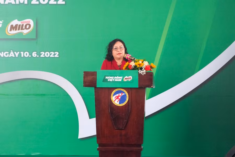 Thứ trưởng Bộ GD&amp;ĐT Ngô Thị Minh phát biểu tại buổi lễ.