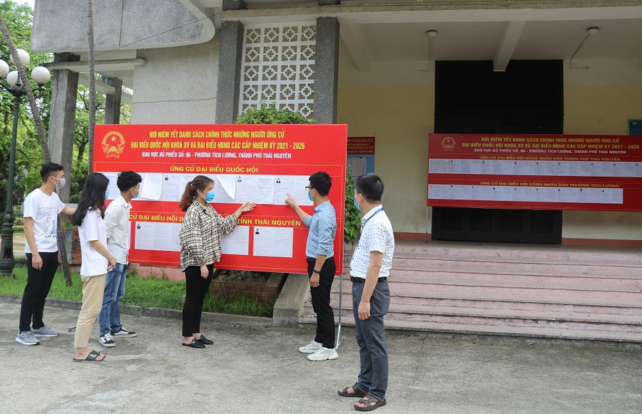 Trường ĐH Kỹ thuật công nghiệp (ĐH Thái Nguyên) hướng dẫn sinh viên tìm hiểu thông tin cuộc bầu cử đại biểu Quốc hội và HĐND các cấp