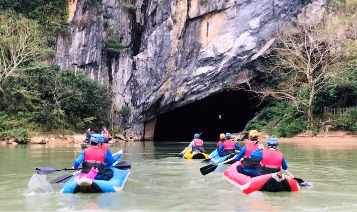 Nhiều tuyến, điểm du lịch ở VQG Phong Nha- Kẻ Bàng được du khách lựa chọn như: Động Phong Nha, suối nước Moọc, sông Chày - hang Tối, động Thiên Đường…