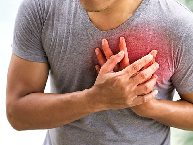Đau tim có cảm giác bị đè nặng ở ngực (MH) Đau tim có cảm giác bị đè nặng ở ngực (MH)