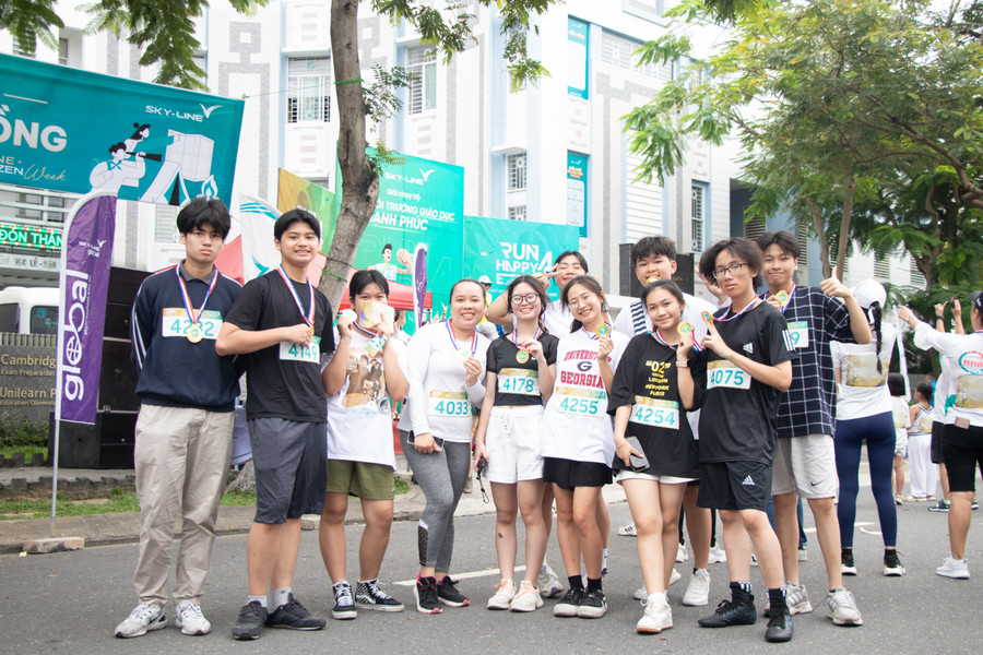 Học sinh hào hứng tham gia chương trình. Ảnh: Hoàng Quyên.