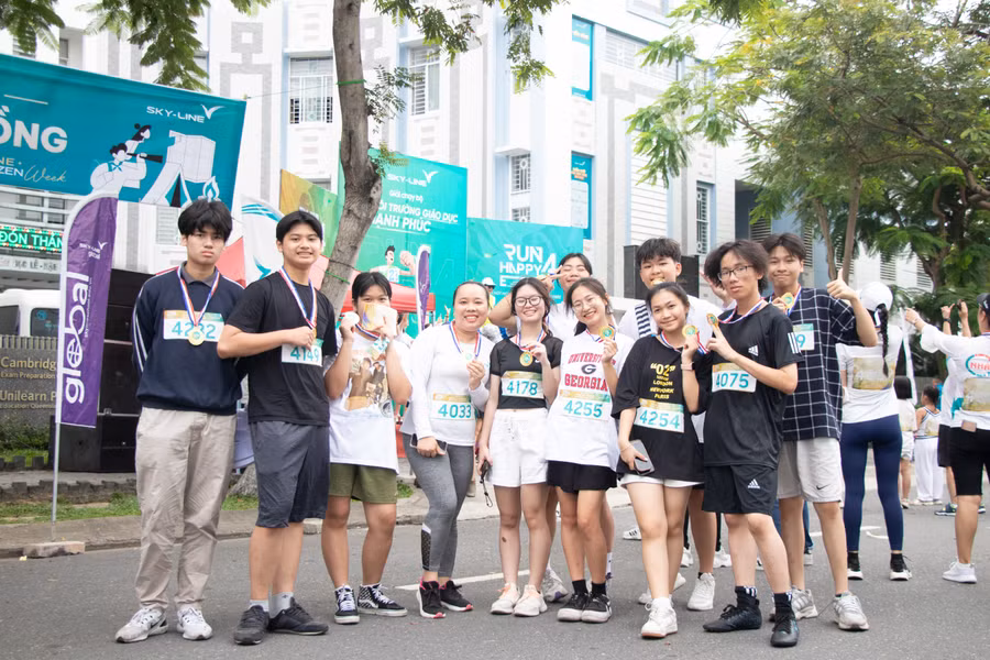 Học sinh hào hứng tham gia chương trình. Ảnh: Hoàng Quyên.