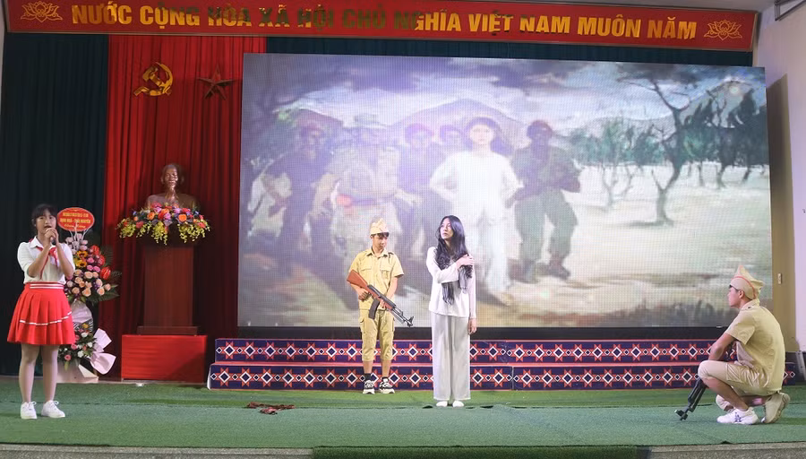 Một phần thể hiện của các em học sinh trong Hội thi giới thiệu “Cuốn sách em yêu”.