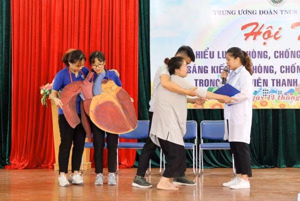 Đa dạng các hình thức tuyên truyền về phòng chống thuốc lá do Thành đoàn Đà Nẵng tổ chức.