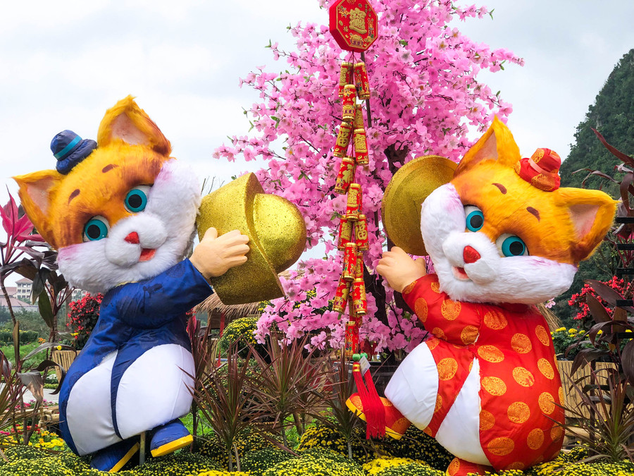 Tại quận Ngũ Hành Sơn, linh vật mèo được trang trí rất dễ thương. Ảnh: Hoàng Vinh. Tại quận Ngũ Hành Sơn, linh vật mèo được trang trí rất dễ thương. Ảnh: Hoàng Vinh.