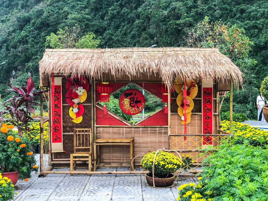 Tiểu phẩm Tết quê tại vườn hoa. Ảnh: Hoàng Vinh. Tiểu phẩm Tết quê tại vườn hoa. Ảnh: Hoàng Vinh.