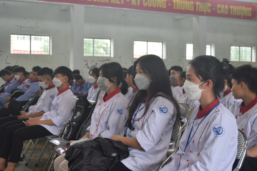 Phiên toà giả định đã thu hút được sự tham gia của đông đảo học sinh, sinh viên. Phiên toà giả định đã thu hút được sự tham gia của đông đảo học sinh, sinh viên.