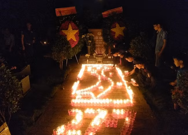 Tuổi trẻ TP.HCM bày tỏ lòng tri ân đến các Anh hùng liệt sĩ.