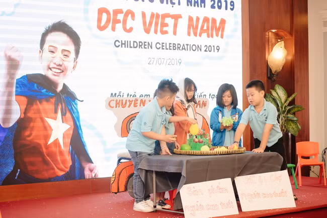 Đội Dalat Kids trình bày về dự án "Cùng con tâm sự"
