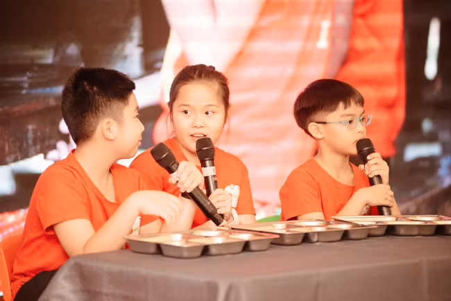 Đội New Stars trình bày về dự án "Bữa trưa văn minh"