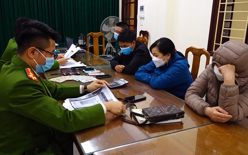 Cơ quan chức năng làm việc với các đối tượng liên quan.