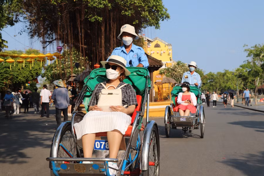 Trải nghiệm xích lô trong phố cổ.