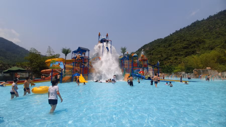 Thỏa thích trải nghiệm các dịch vụ tại khu du lịch.