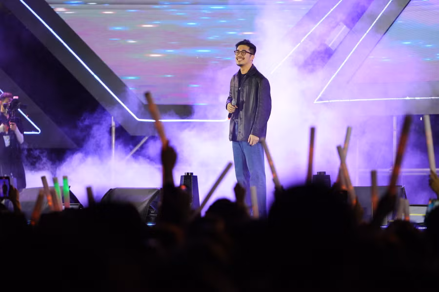 Vũ mang đến những bản tình ca da diết dành tặng người hâm mộ trên sân khấu của FUDA Music Show 2024.