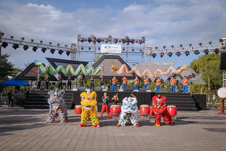 Phần biểu diễn lân sư rồng ấn tượng khai mạc Hội Làng với chuỗi hoạt động, sự kiện đặc sắc.