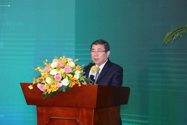 Ông Nguyễn Thành Phong - Chủ tịch UBND TP.HCM phát biểu tại ngày hội Ông Nguyễn Thành Phong - Chủ tịch UBND TP.HCM phát biểu tại ngày hội