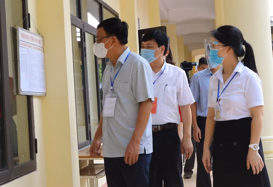 Ban Chỉ đạo các kỳ thi năm 2021 của tỉnh Thái Nguyên kiểm tra công tác chuẩn bị, tổ chức tại trường THPT Chu Văn An