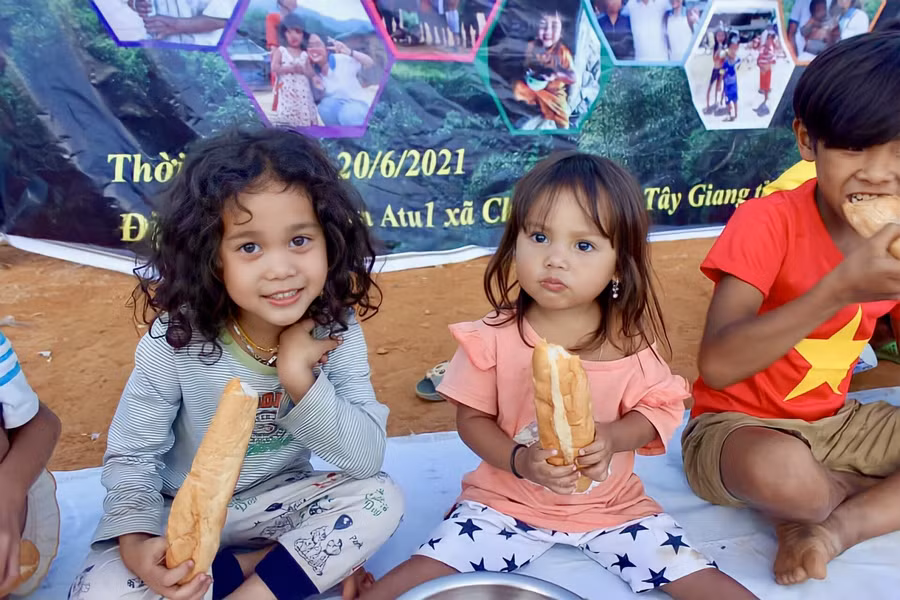 Những em nhỏ ở xã Atu 1, huyện Tây Giang, tỉnh Quảng Nam.