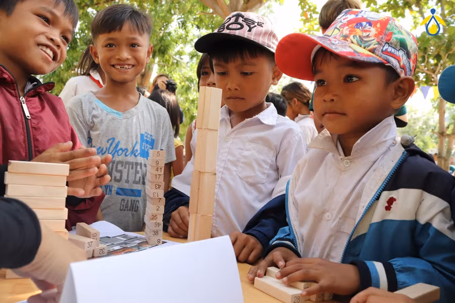 Các em học sinh tại không gian chia sẻ về nghề nghiệp kiến trúc sư. (Ảnh: CLB).