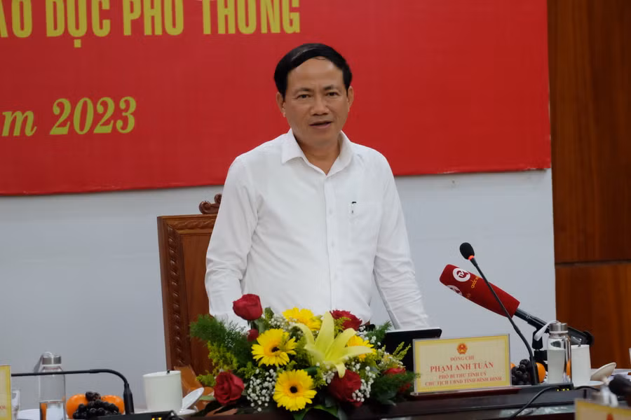Ông Phạm Anh Tuấn - Phó Bí thư tỉnh ủy, Chủ tịch UBND tỉnh Bình Định nêu kiến nghị tại buổi làm việc. Ảnh: Hoàng Vinh.
