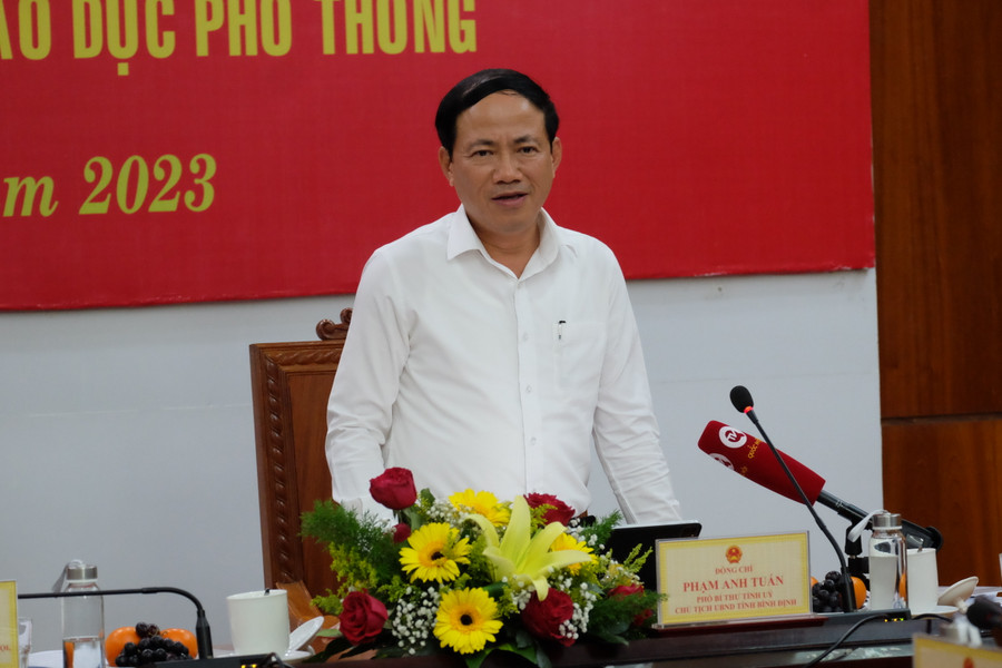 Ông Phạm Anh Tuấn - Phó Bí thư tỉnh ủy, Chủ tịch UBND tỉnh Bình Định nêu kiến nghị tại buổi làm việc. Ảnh: Hoàng Vinh. Ông Phạm Anh Tuấn - Phó Bí thư tỉnh ủy, Chủ tịch UBND tỉnh Bình Định nêu kiến nghị tại buổi làm việc. Ảnh: Hoàng Vinh.