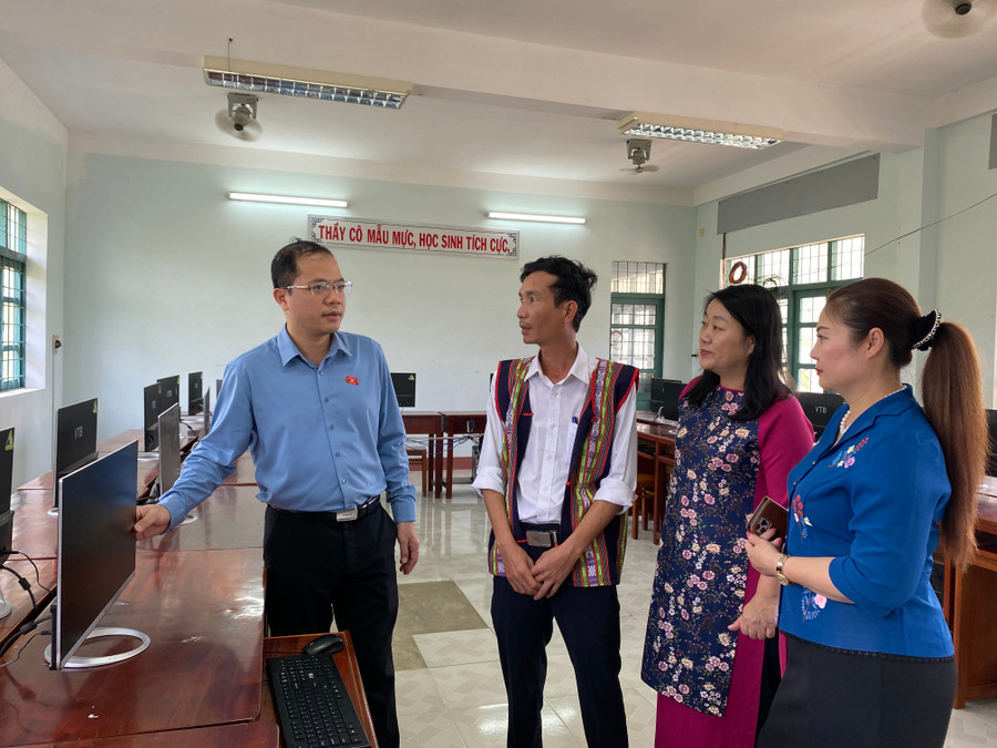 Trang thiết bị dạy học được đầu tư mua sắm trên tinh thần tiết kiệm, chống lãng phí. Ảnh: Hoàng Vinh. Trang thiết bị dạy học được đầu tư mua sắm trên tinh thần tiết kiệm, chống lãng phí. Ảnh: Hoàng Vinh.