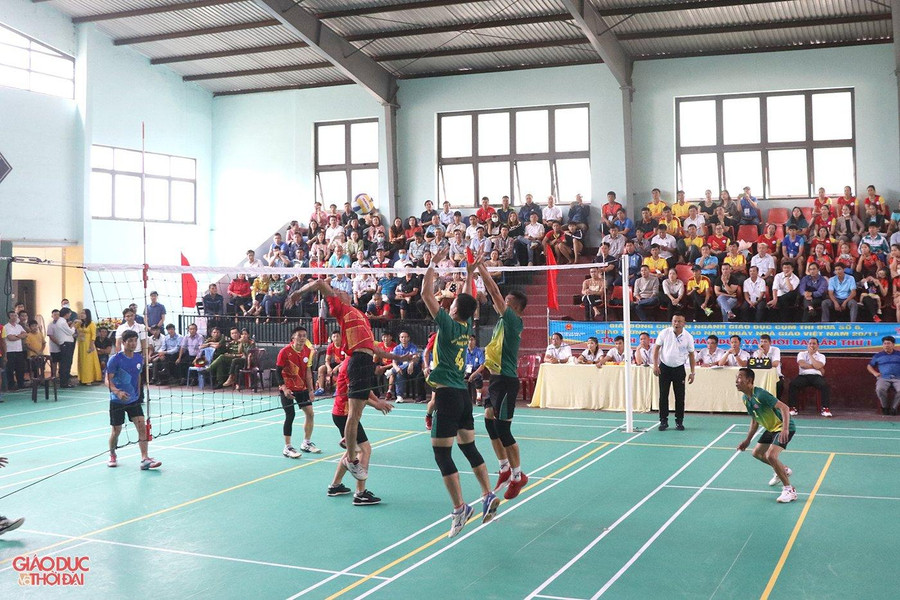 Giải bóng chuyền ngành Giáo dục 6 tỉnh Bắc Trung Bộ, lần thứ I năm 2022 được tổ chức tại TP. Đông Hà, tỉnh Quảng Trị với sự góp mặt của các đội bóng đến từ 6 tỉnh: Thanh Hóa, Nghệ An, Hà Tĩnh, Quảng Bình, Quảng Trị và Thừa Thiên - Huế. Các trận đấu đã diễn ra sôi nổi, tạo nên những màn rượt đuổi tỉ số đầy kịch tính. Giải bóng chuyền ngành Giáo dục 6 tỉnh Bắc Trung Bộ, lần thứ I năm 2022 được tổ chức tại TP. Đông Hà, tỉnh Quảng Trị với sự góp mặt của các đội bóng đến từ 6 tỉnh: Thanh Hóa, Nghệ An, Hà Tĩnh, Quảng Bình, Quảng Trị và Thừa Thiên - Huế. Các trận đấu đã diễn ra sôi nổi, tạo nên những màn rượt đuổi tỉ số đầy kịch tính.