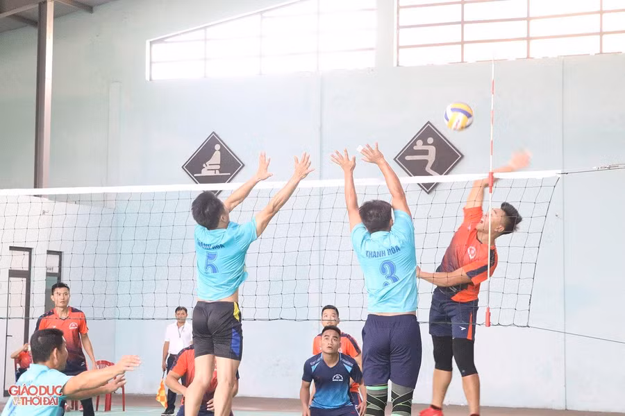 Giải bóng chuyền tranh Cúp Báo GD&TĐ nhằm hưởng ứng phong trào luyện tập thể dục thể thao theo gương Bác Hồ vĩ đại và hướng tới chào mừng kỷ niệm 40 năm ngày Nhà giáo Việt Nam 20/11/1982 - 20/11/2022.