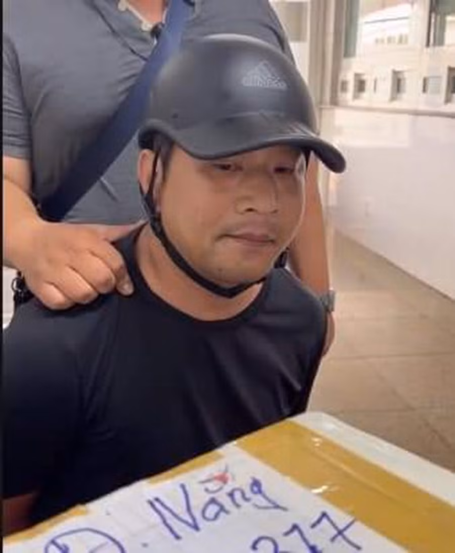 Phan Minh Trung bị công an bắt giữ. Ảnh: Công an