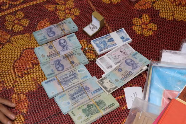 Tang vật liên quan đến hành vi cá độ bóng đá đang được cơ quan chức năng tạm giữ để điều tra làm rõ.