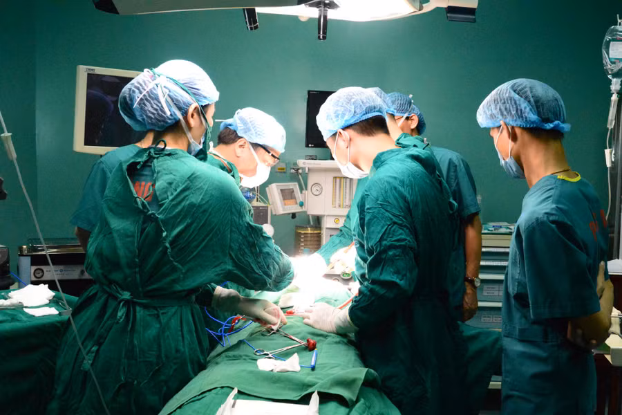 Phẫu thuật cứu sống người phụ nữ bị ung thư tuyến giáp di căn