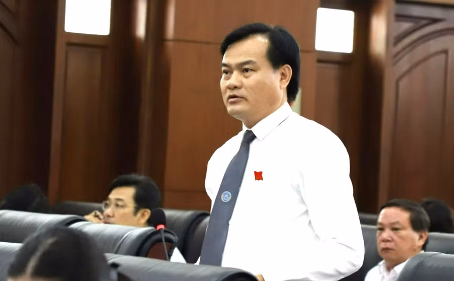 Đại biểu HĐND TP. Đà Nẵng Trần Tuấn Lợi, nêu ý kiến tại kỳ họp HĐND TP. Ảnh: HĐND TP Đà Nẵng.