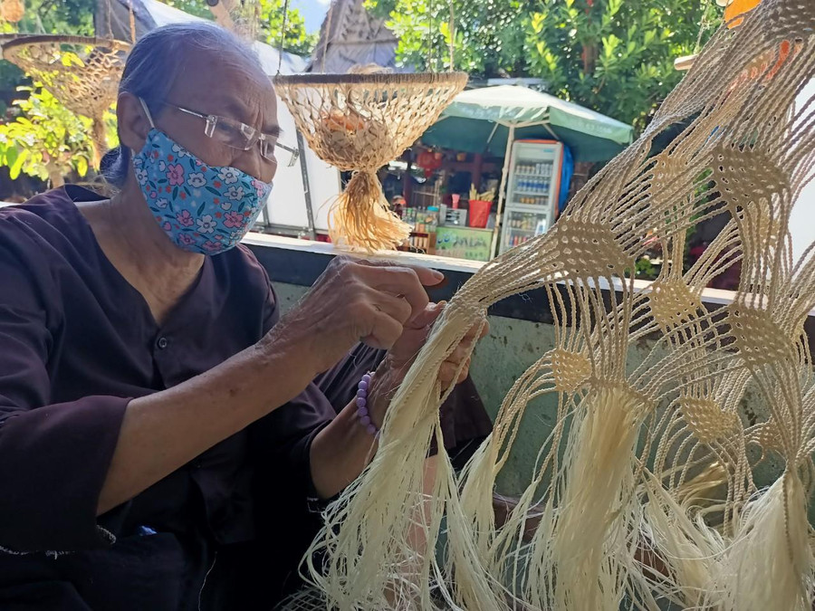 Trình diễn đan võng ngô đồng.